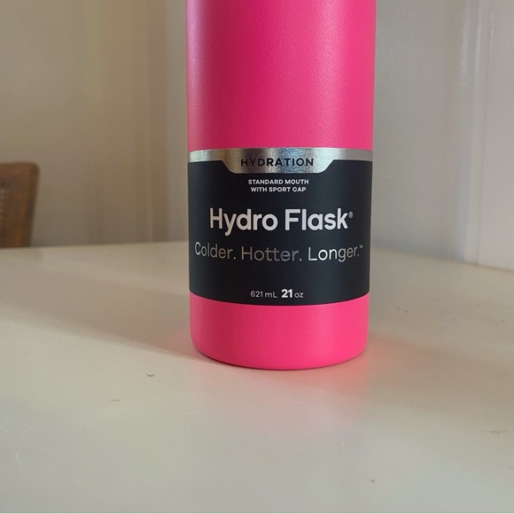 Hydro flask 21oz New Pink Fuchsia water bottle standard mouth with sport cap - Picture 2 of 4